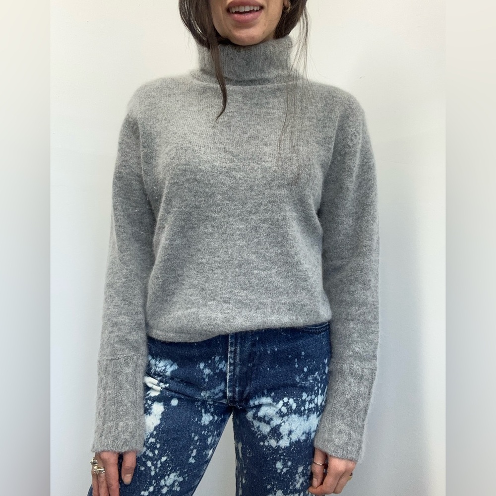 Vintage 90’s Gray Lambswool Angora Boxy Fit Turtleneck Sweater Size M